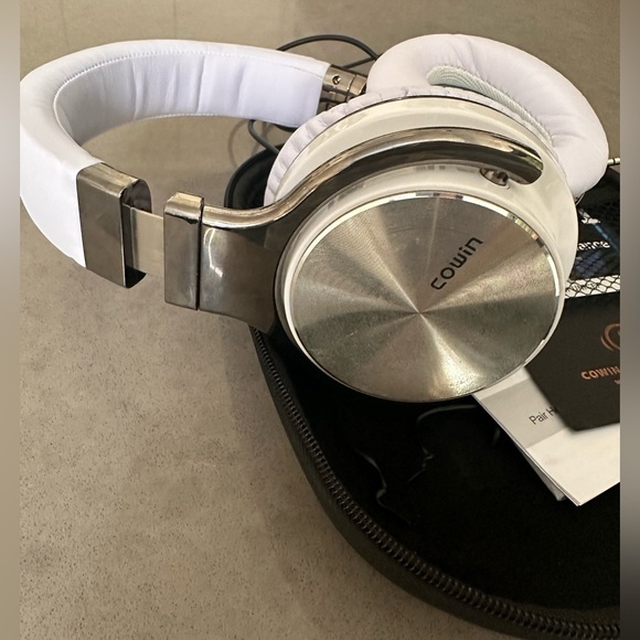 Cowin noise canceling earphones - Picture 1 of 5